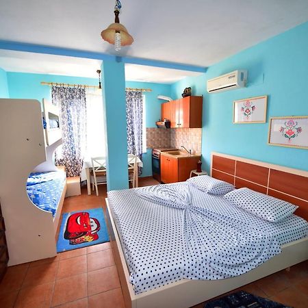Lovely Apartment W/ Ac + Bath. + Kitchen + Parking And Garden Shkoder Exterior photo