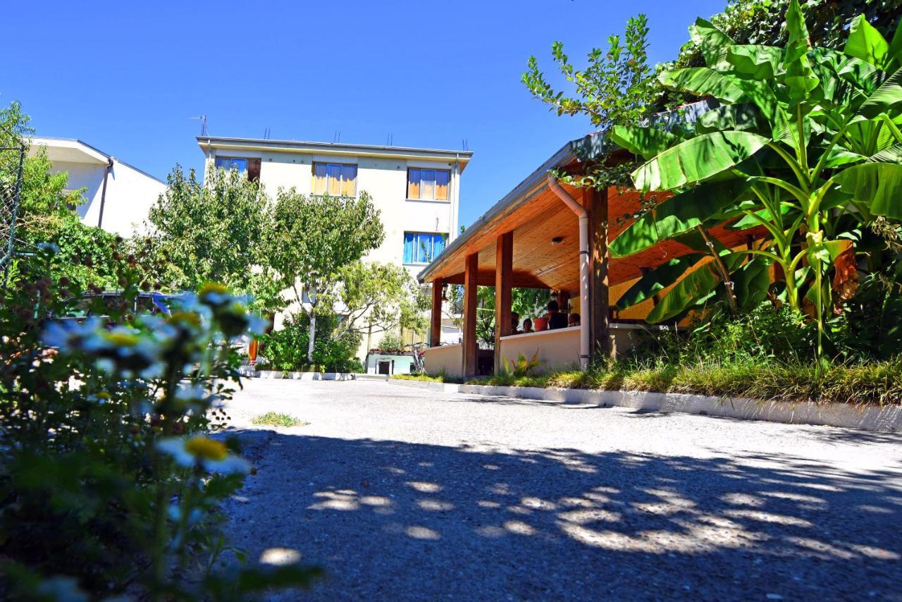 Lovely Apartment W/ Ac + Bath. + Kitchen + Parking And Garden Shkoder Exterior photo