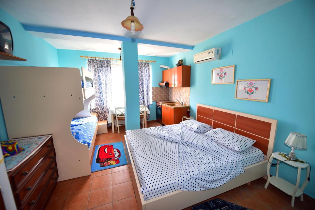 Lovely Apartment W/ Ac + Bath. + Kitchen + Parking And Garden Shkoder Exterior photo